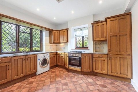 Click the photo for more details of The Common, Cranleigh, GU6