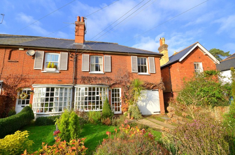 Click the photo for more details of The Green, Dunsfold, GU8