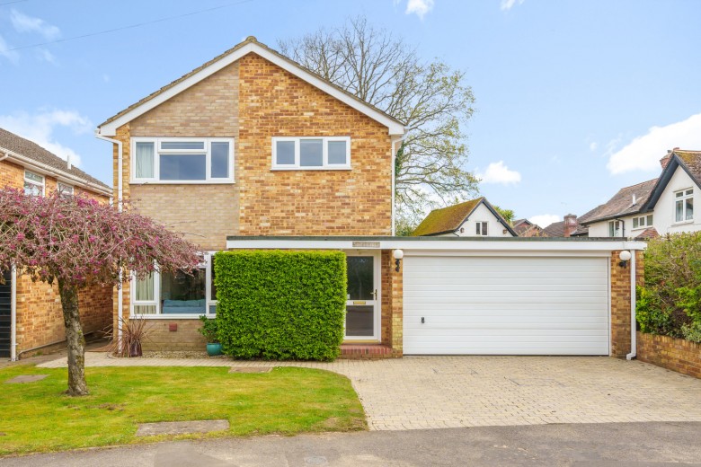 Click the photo for more details of Avenue Road, Cranleigh, GU6