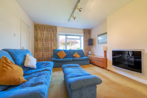 Click the photo for more details of Avenue Road, Cranleigh, GU6