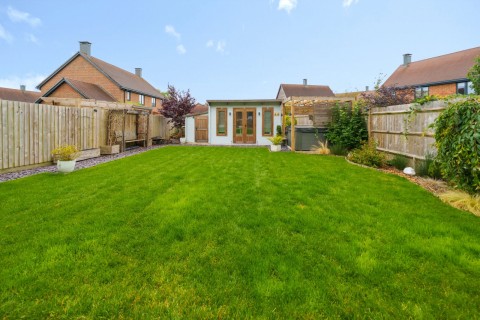 Click the photo for more details of Gratton Chase, Dunsfold, GU8