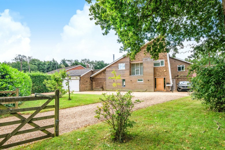Click the photo for more details of The Drive, Ifold, RH14