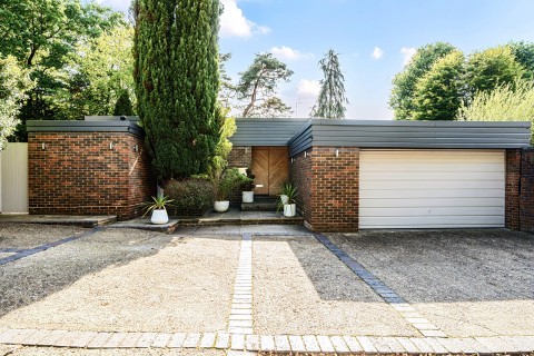 Click the photo for more details of Grove Road, Cranleigh, Surrey