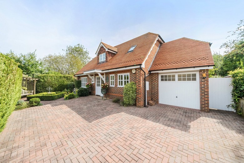Click the photo for more details of Kings Road, Cranleigh, GU6