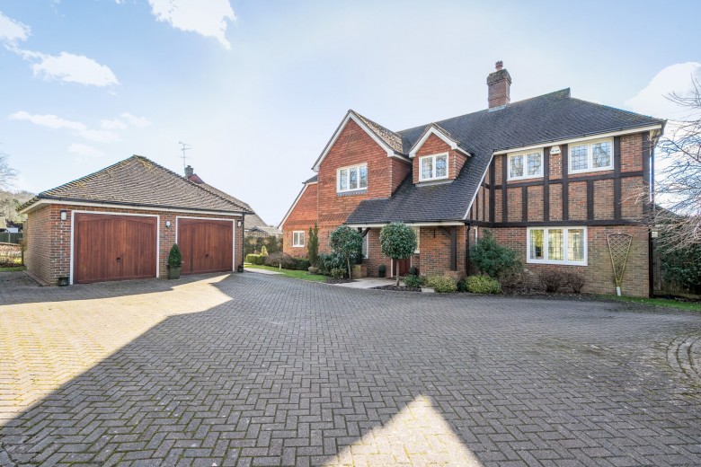 Click the photo for more details of Wanborough Lane, Cranleigh, GU6