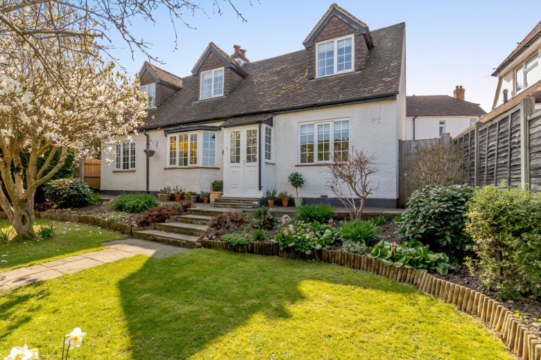 Click the photo for more details of Upper Old Park Lane, Farnham, GU9