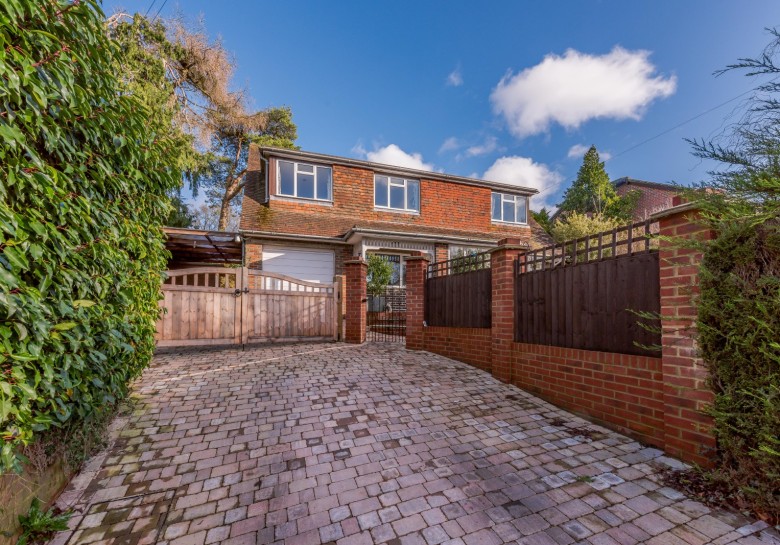 Click the photo for more details of Green Lane, Farnham, GU9