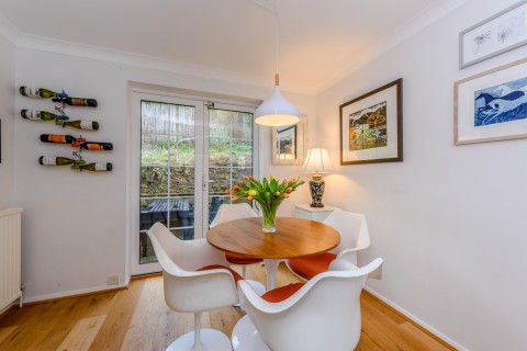 Click the photo for more details of Green Lane, Farnham, GU9