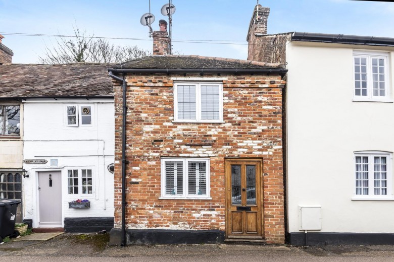 Click the photo for more details of Red Lion Lane, Farnham, GU9