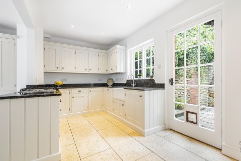Click the photo for more details of Wayside Cottages, Farnham Road, Churt, GU10