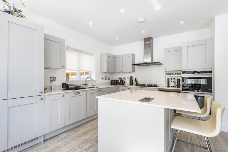 Images for Stable Close, Wrecclesham, Farnham, GU10