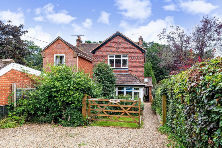 Click the photo for more details of Old Compton Lane, Farnham, GU9