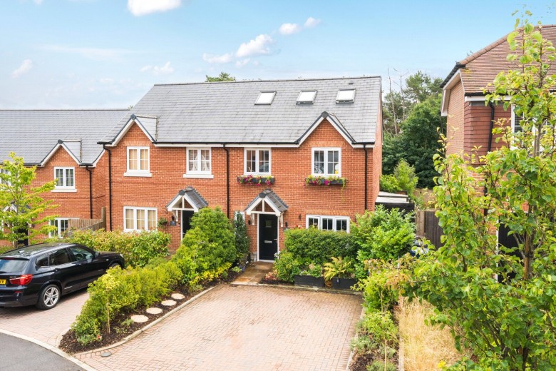 Click the photo for more details of Wrecclesham, Farnham, Surrey