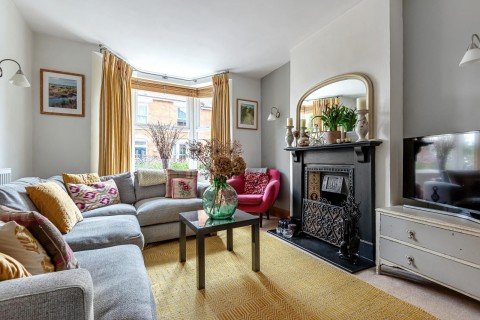 Click the photo for more details of Sumner Road, Farnham, GU9