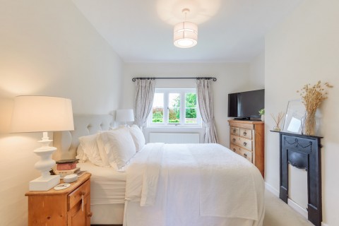 Click the photo for more details of Sprats Hatch Farm Cottages, Sprats Hatch Lane, Dogmersfield, RG27
