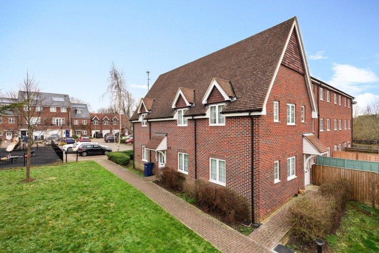 Click the photo for more details of Warren Close, Farnham, GU9