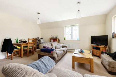 Click the photo for more details of Warren Close, Farnham, GU9