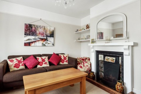 Click the photo for more details of Thorold Road, Farnham, GU9