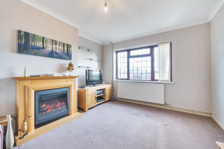 Images for Bricksbury Hill, Farnham, GU9