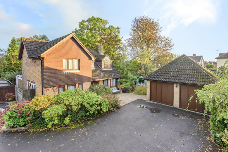 Click the photo for more details of School Hill, Wrecclesham, Farnham, GU10