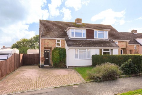 Click the photo for more details of Wentworth Close, Farnham, GU9