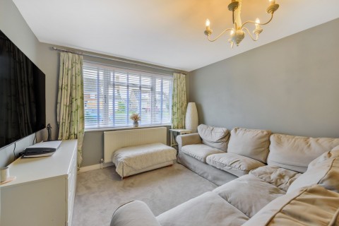 Click the photo for more details of Wentworth Close, Farnham, GU9