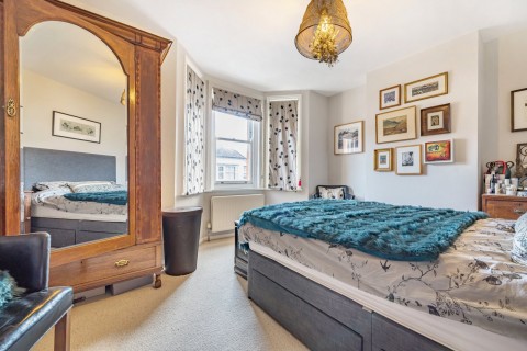 Click the photo for more details of Park Road, Farnham, GU9