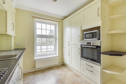 Click the photo for more details of Frensham Road, Farnham, Surrey