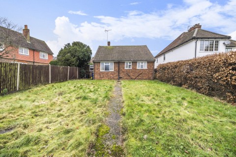 Click the photo for more details of Waynflete Lane, Farnham, GU9