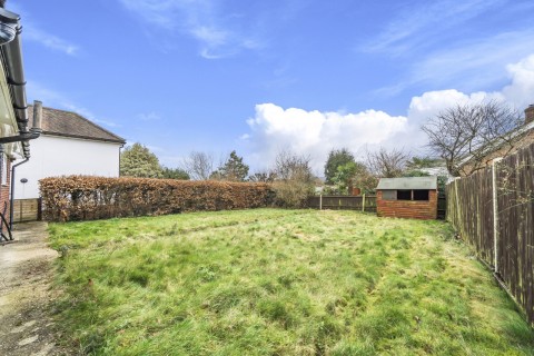 Click the photo for more details of Waynflete Lane, Farnham, GU9