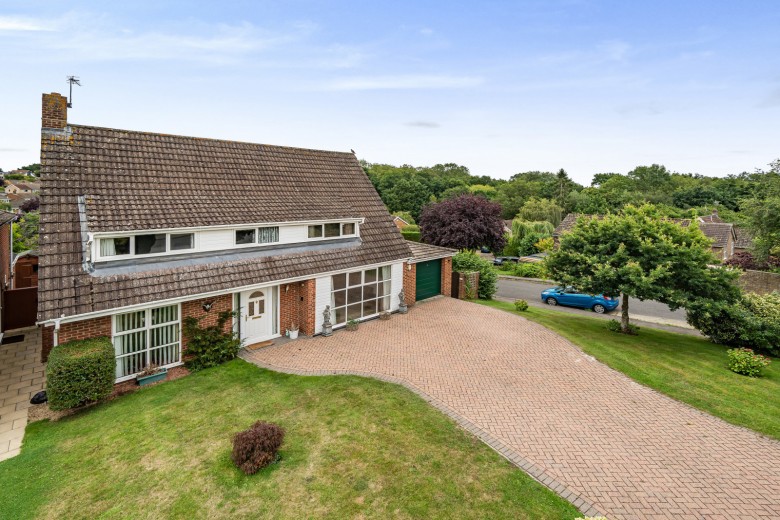 Click the photo for more details of Chatsworth Grove, Farnham, GU9