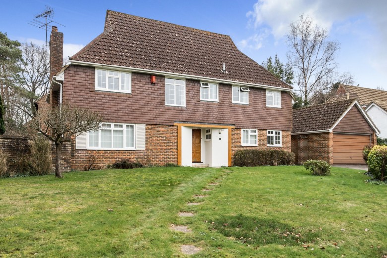 Click the photo for more details of Giffards Meadow, Farnham, GU9