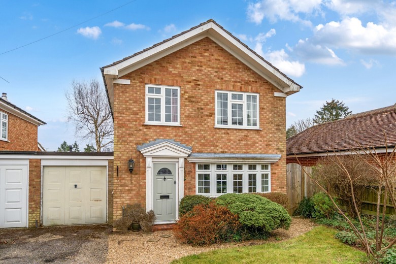 Click the photo for more details of Woodcut Road, Wrecclesham, Farnham, GU10