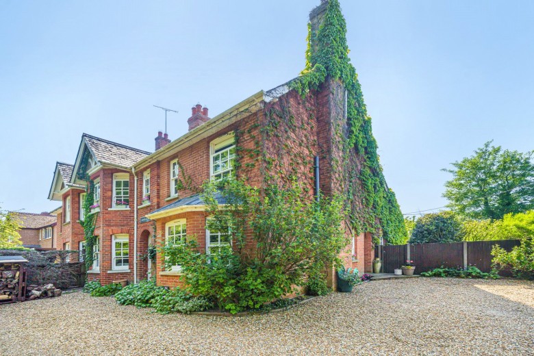 Click the photo for more details of Oakhanger, Oakhanger, GU35