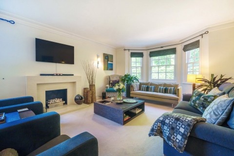 Click the photo for more details of Oakhanger, Oakhanger, GU35