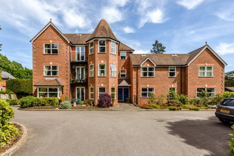 Click the photo for more details of Frensham Road, Lower Bourne, Farnham, GU10