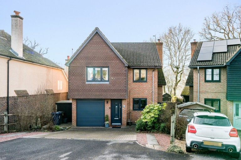 Images for Elkins Grove, Farnham, GU9