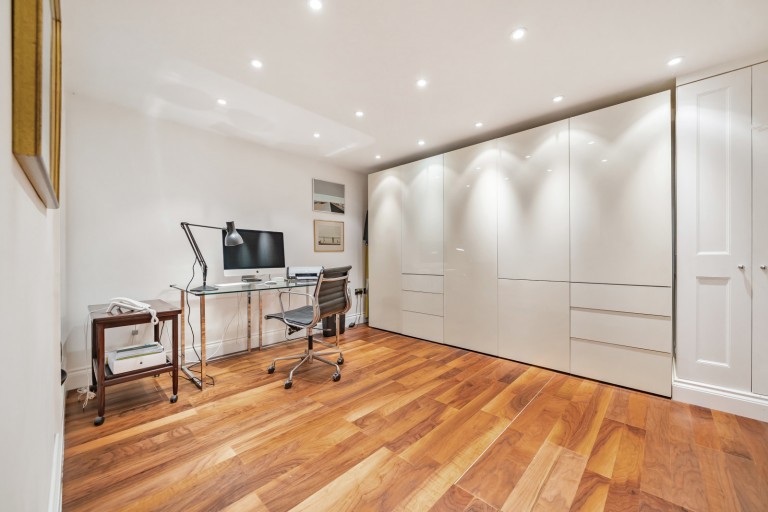 Images for The Grove, Farnham, GU9