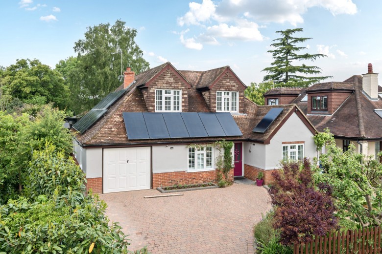 Click the photo for more details of Shortheath Crest, Farnham, GU9