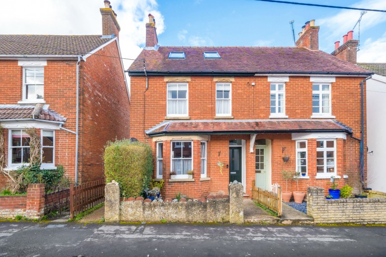 Click the photo for more details of Bullers Road, Farnham, GU9