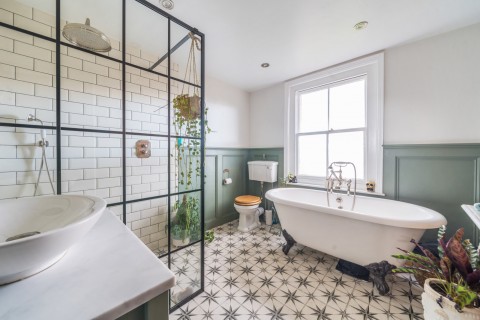 Click the photo for more details of Bullers Road, Farnham, GU9