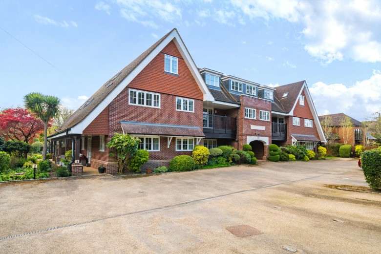 Click the photo for more details of Waverley Lane, Farnham, GU9