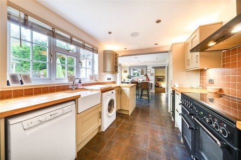 Click the photo for more details of Sunnydell Lane, Farnham, GU10