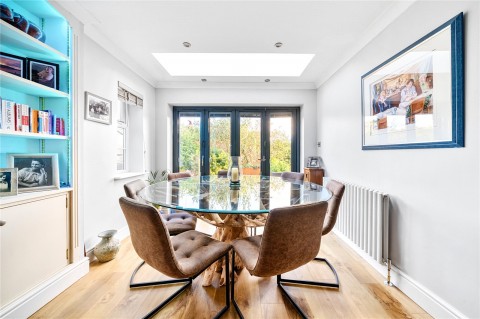Click the photo for more details of Sunnydell Lane, Farnham, GU10