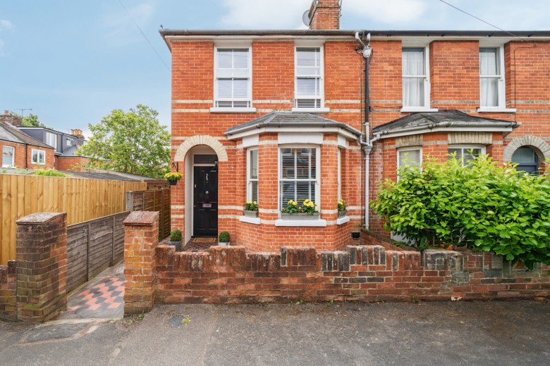 Click the photo for more details of Winton Road, Farnham, GU9