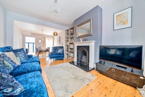 Click the photo for more details of Winton Road, Farnham, GU9