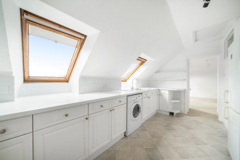 Click the photo for more details of Shortheath Road, Farnham, GU9