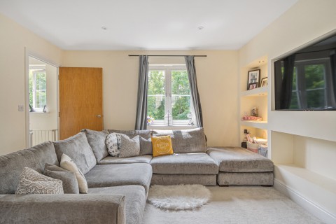 Click the photo for more details of Anstey Road, Farnham, GU9
