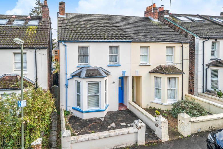 Click the photo for more details of St. Georges Road, Farnham, GU9
