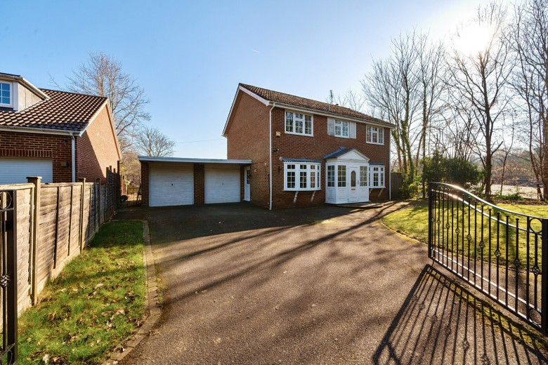 Click the photo for more details of Moreton Close, Churt, Farnham, GU10